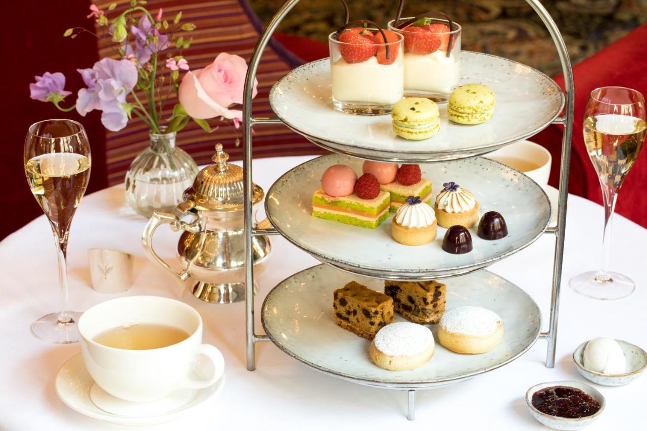 Hotel Des Indes The Hague Exterior photo Afternoon tea at the InterContinental London Park Lane