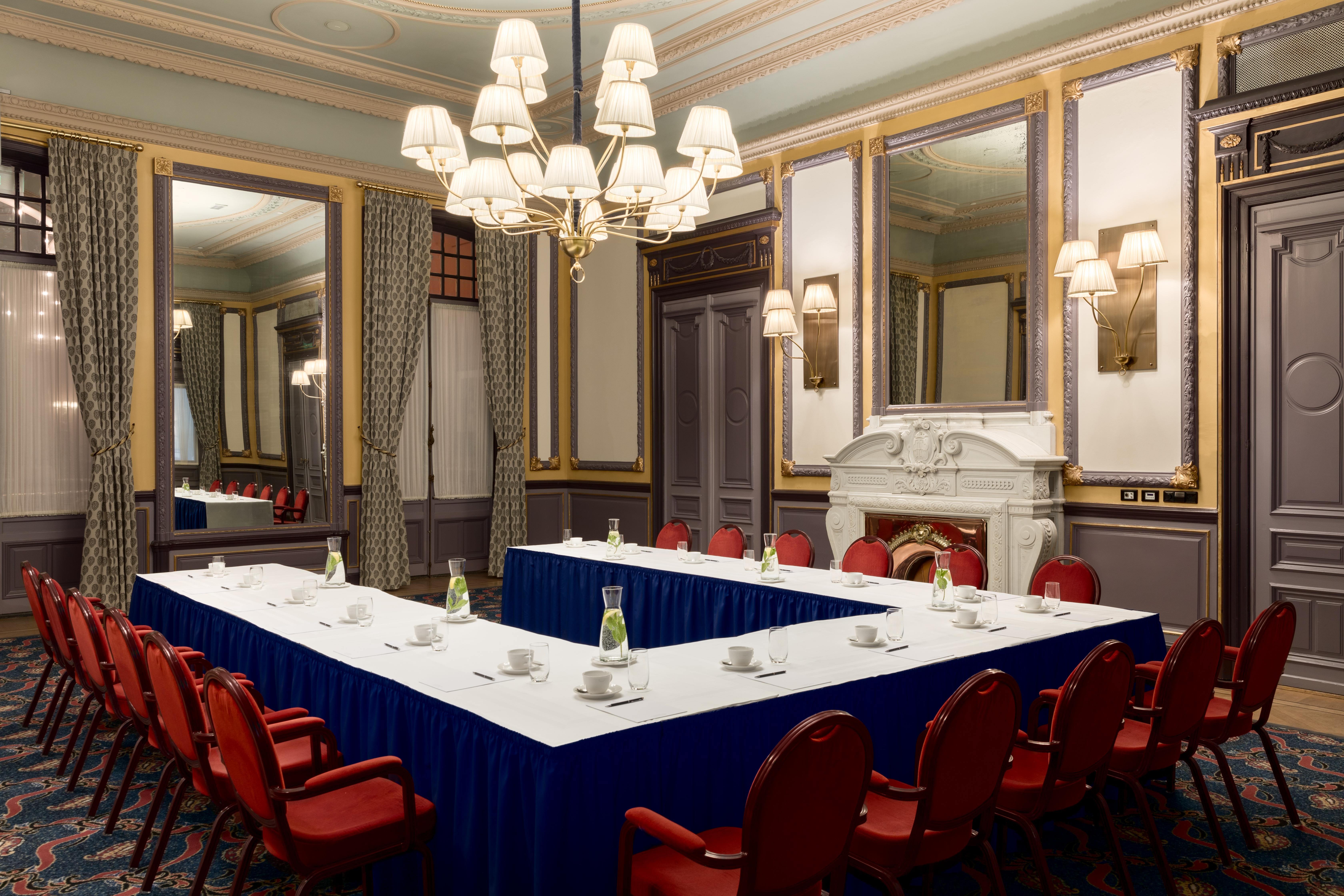 Hotel Des Indes The Hague Exterior photo The Mirror Room