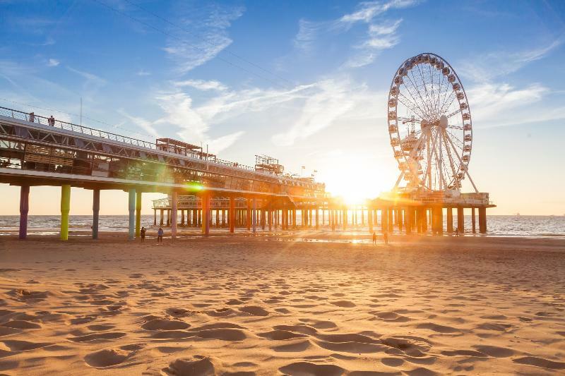 Hotel Des Indes The Hague Exterior photo The beach at Scheveningen